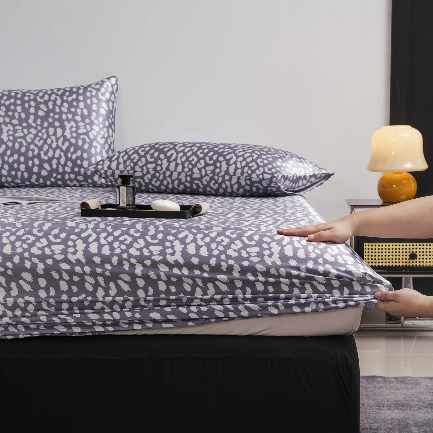 Luxurious Leopard Print Satin Sheet Set - Soft, Breathable, and Hypoallergenic for Comfortable Sleeping in Home, Dorm, and Guest Room - Includes 1 Mat and 2 Pillowcases, Easy Care and Machine Washable (Core Not Included)3pcs